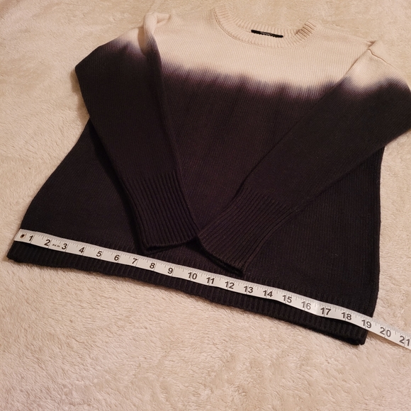 Vera Wang Tie Dye Ombre Black And White Women's Oversized Sweater, Size Medium - Picture 3 of 6